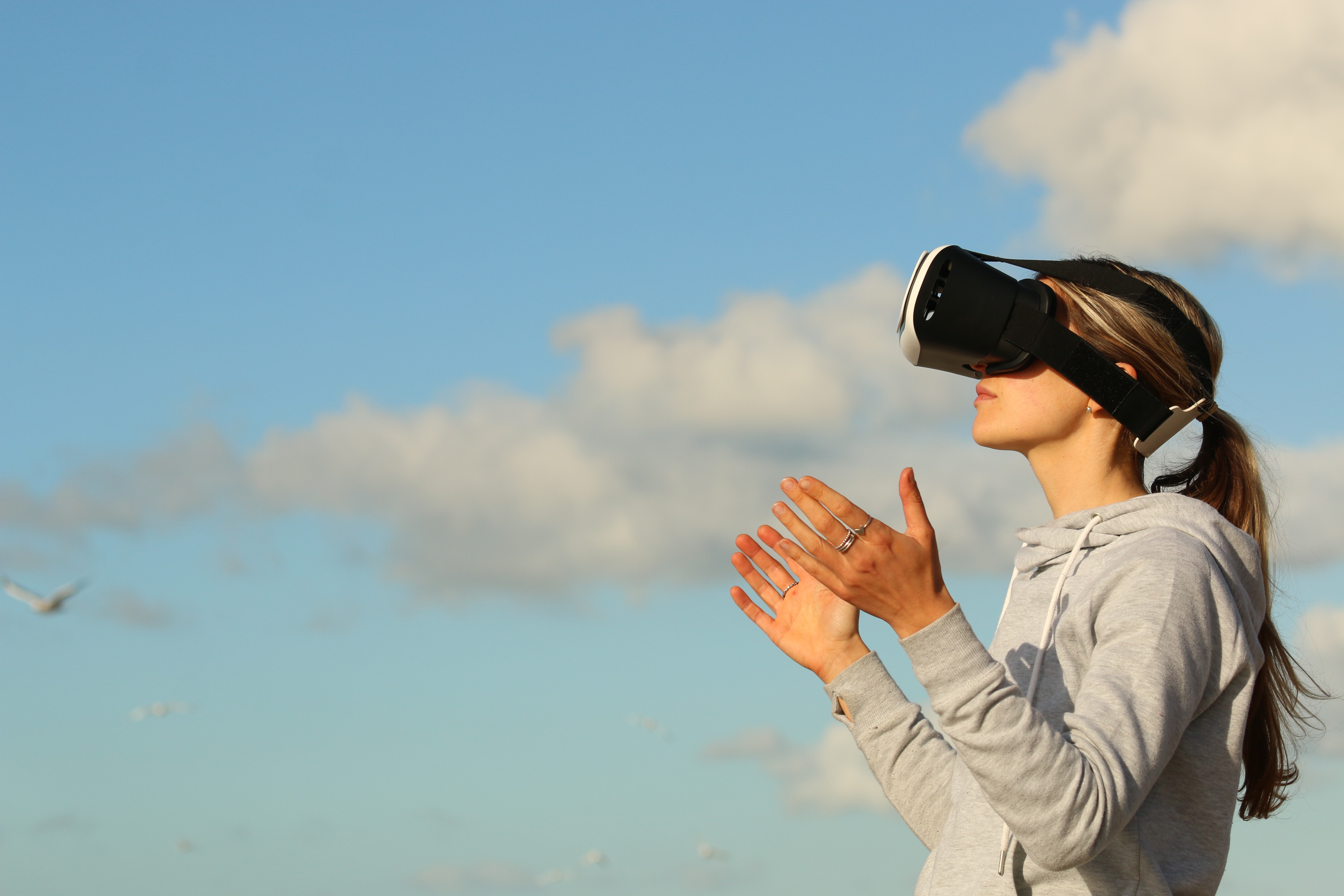 Immersive Realities: Unveiling the Growing Impact of Virtual and Augmented Reality